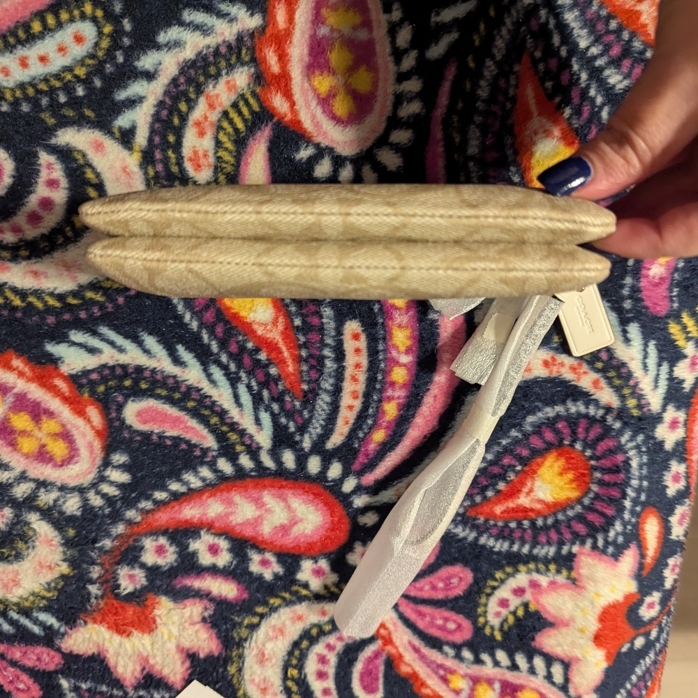 Coach NWT Cream Double Zip Wristlet - Picture 10 of 11